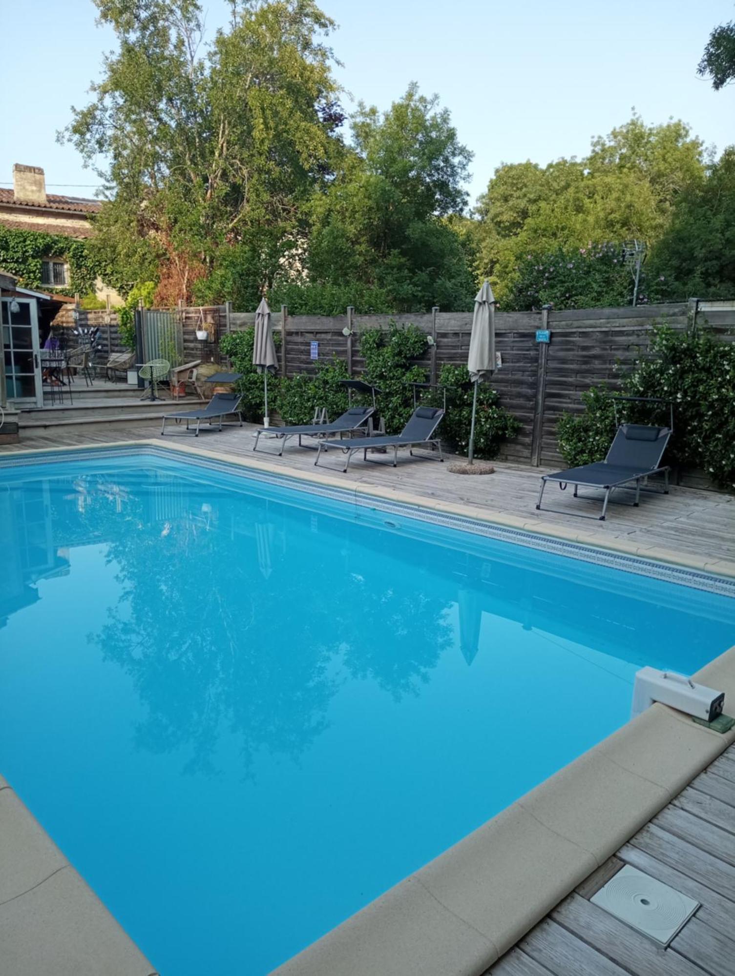 La Girondine Bed & Breakfast Galgon Bagian luar foto