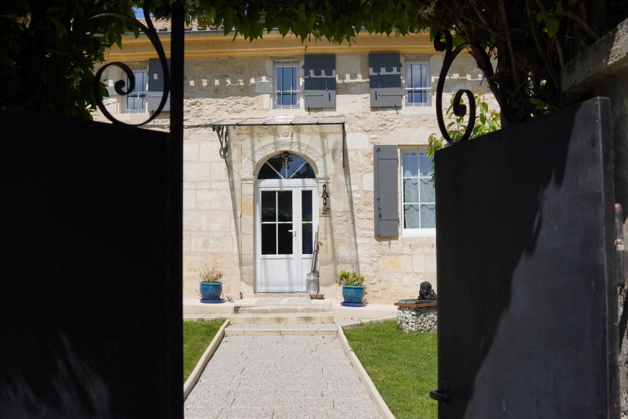 La Girondine Bed & Breakfast Galgon Bagian luar foto