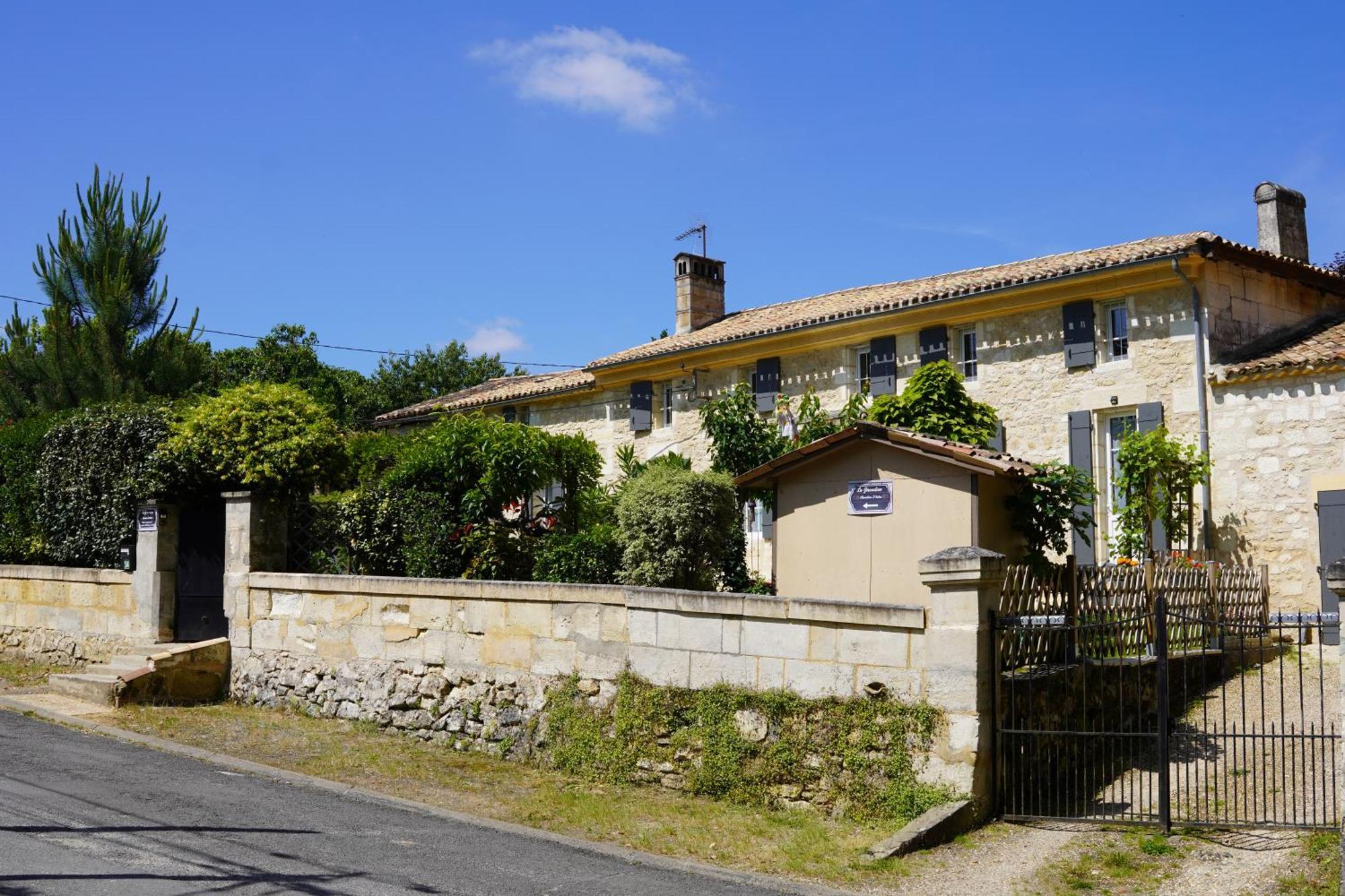 La Girondine Bed & Breakfast Galgon Bagian luar foto